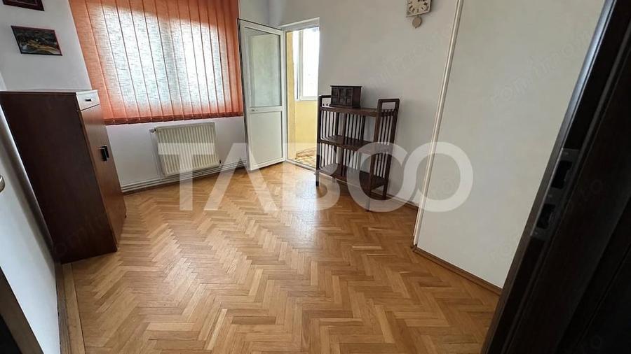 Apartament cu 4 camere decomandat în Ștrand