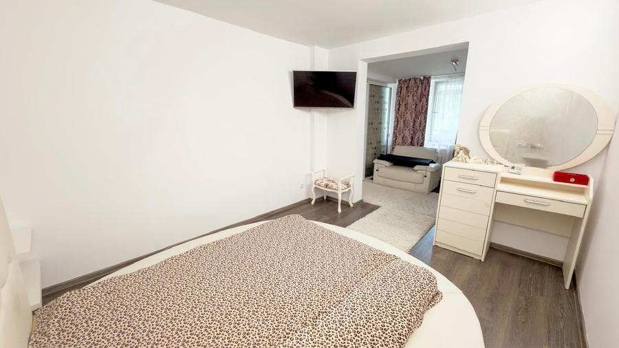 Apartament cu 70 camere semidecomandat în Țiglina 3