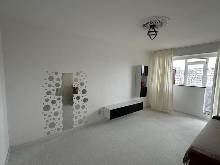 Apartament cu 2 camere decomandat în Micro 20