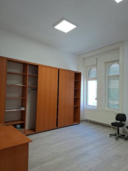 Birou, de 140 mp, în P-ța Unirii