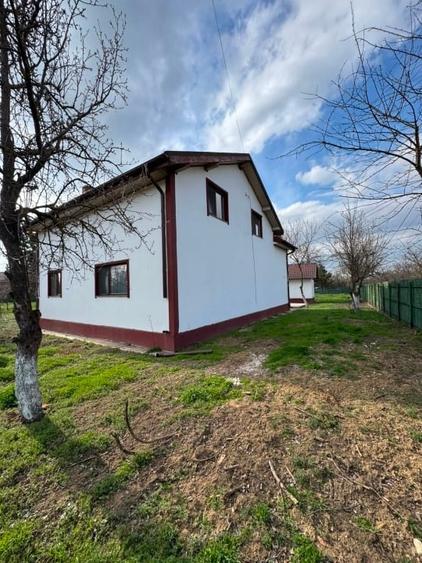 Casă individuală cu 5 camere cu Teren 4044 Mp în Drăgoești