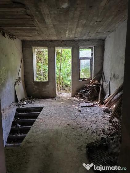 Apartament cu 7 camere decomandat în Central