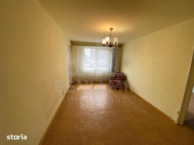 Apartament cu 3 camere semidecomandat în Griviței