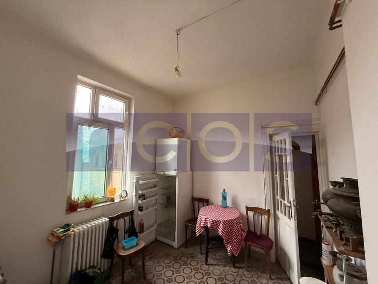 Casă individuală cu 6 camere cu Canalizare în Vitan