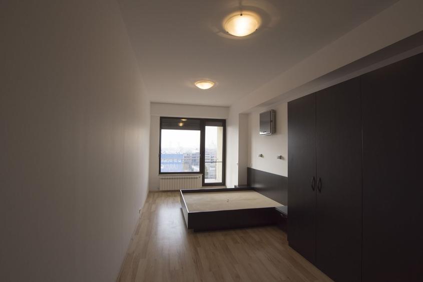 Penthouse cu 5 camere decomandat, mobilat în Herăstrău