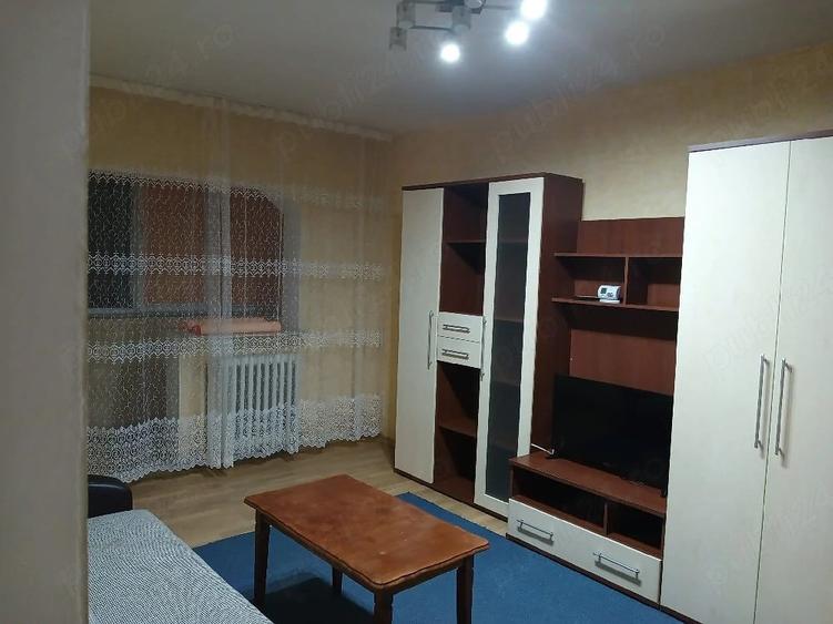 Apartament cu 3 camere decomandat în Exterior Vest
