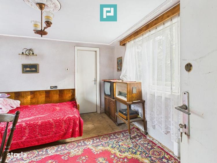 Casă cu 3 camere decomandat cu Teren 8163 Mp în Roșia
