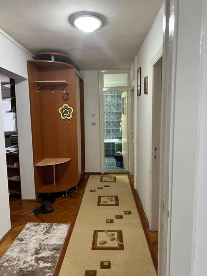 Apartament cu 3 camere decomandat, mobilat în Aradului