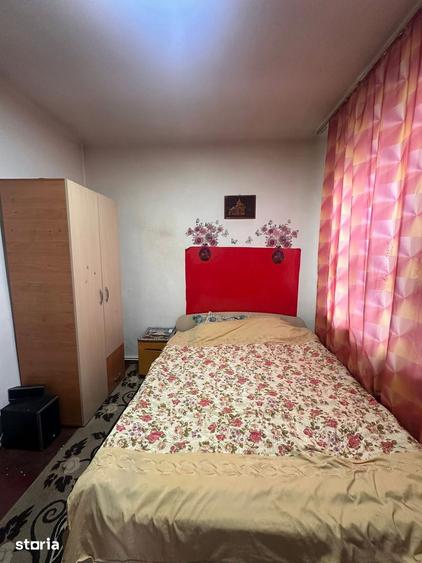 Casă cu 3 camere cu Teren 1300 Mp în Central