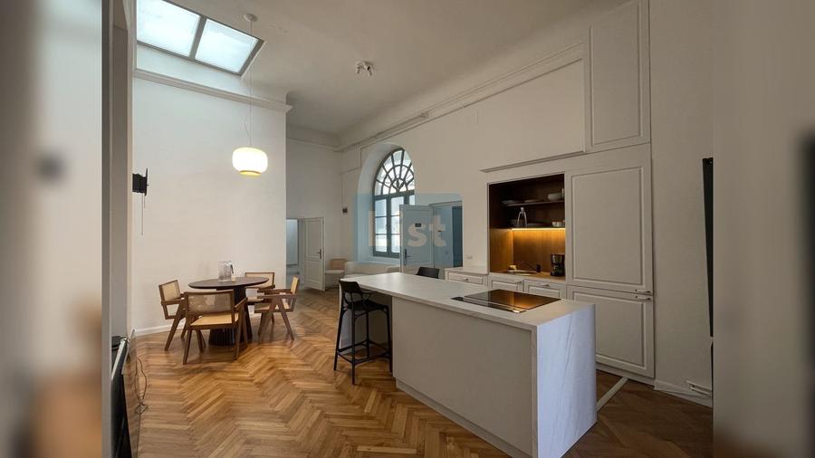 Apartament cu 4 camere semidecomandat, mobilat în Ultracentral