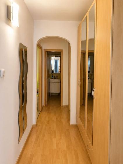 Apartament cu 4 camere decomandat în Bucovina