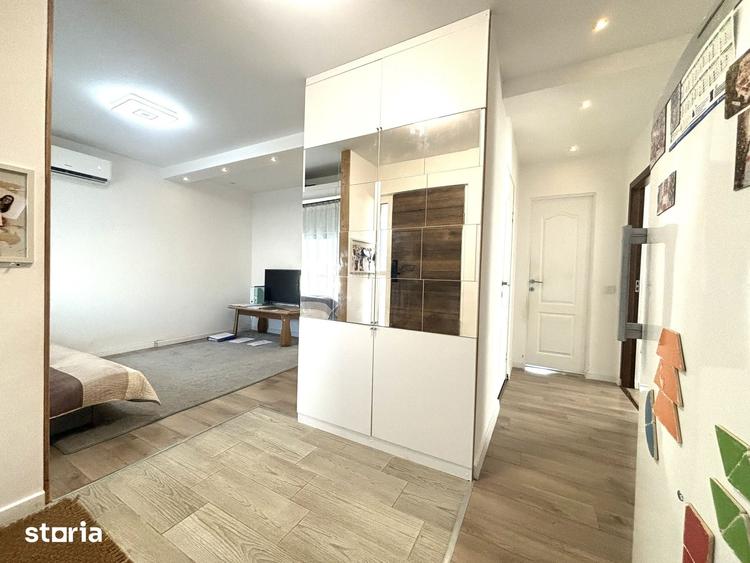 Casă cu 8 camere cu Teren 744 Mp în Nojorid