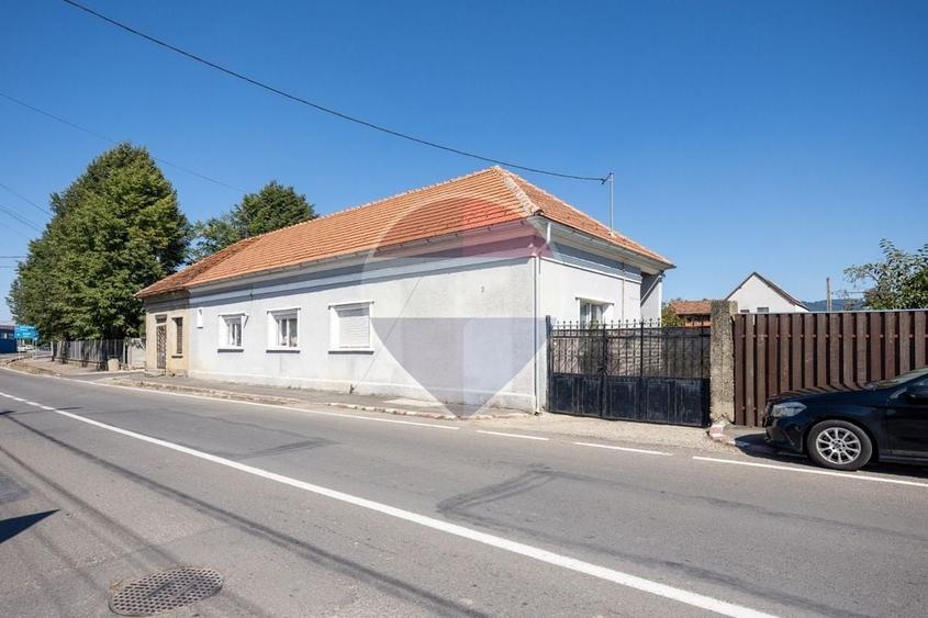 Casă individuală cu 6 camere cu Teren 1048 Mp în Satulung