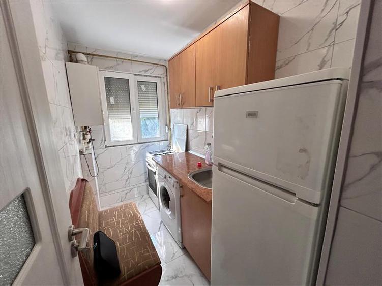 Apartament cu 2 camere semidecomandat, mobilat în Moroasa 2