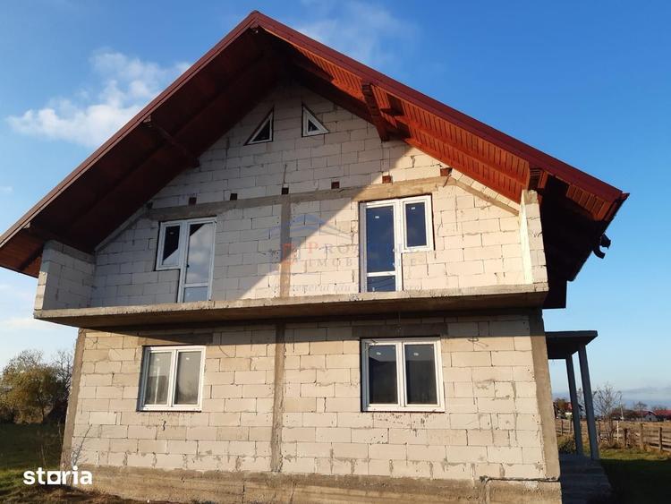 Casă cu 5 camere cu Teren 1000 Mp în Ilișești