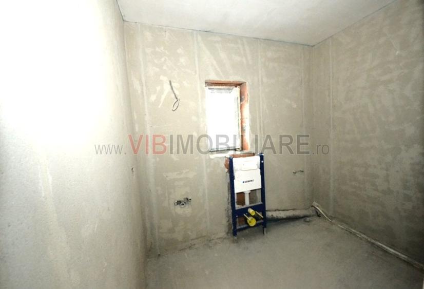Casă cu 4 camere cu Teren 240 Mp în Central