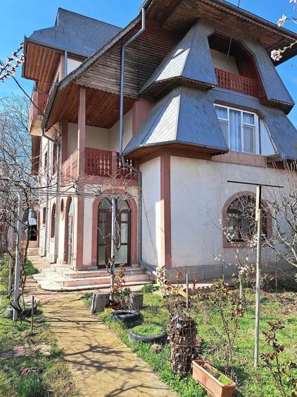 Casă cu 2 camere cu Teren 1000 Mp în Vânători