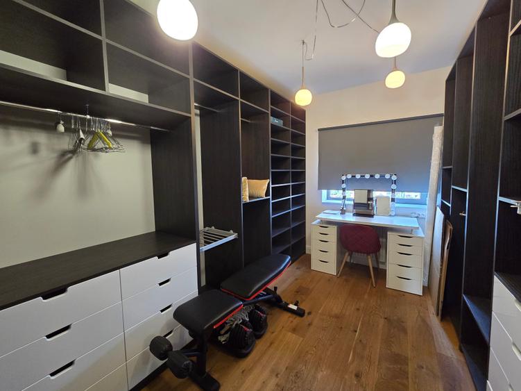 Apartament cu 4 camere decomandat în Barbu Văcărescu