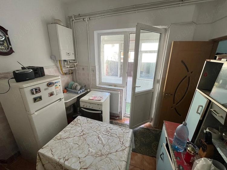 Apartament cu 2 camere decomandat, mobilat în Km 4