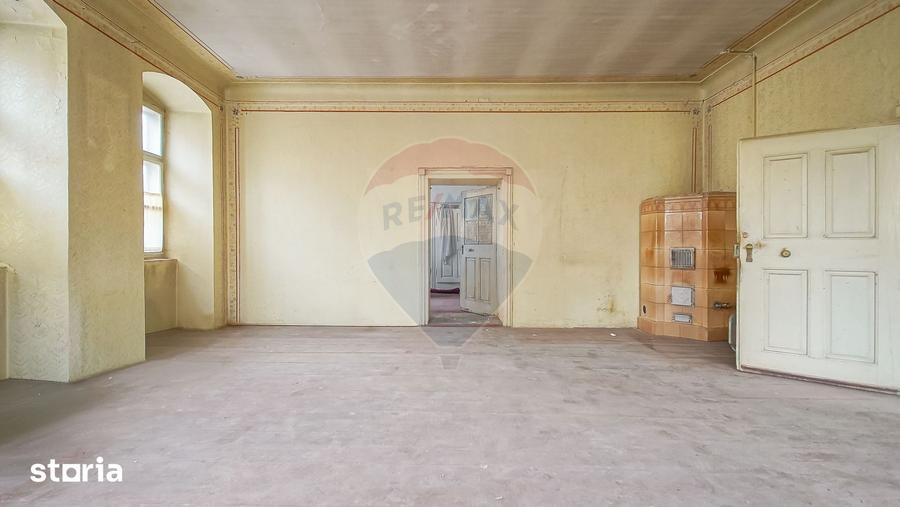 Casă cu 5 camere cu Teren 479 Mp în Schei
