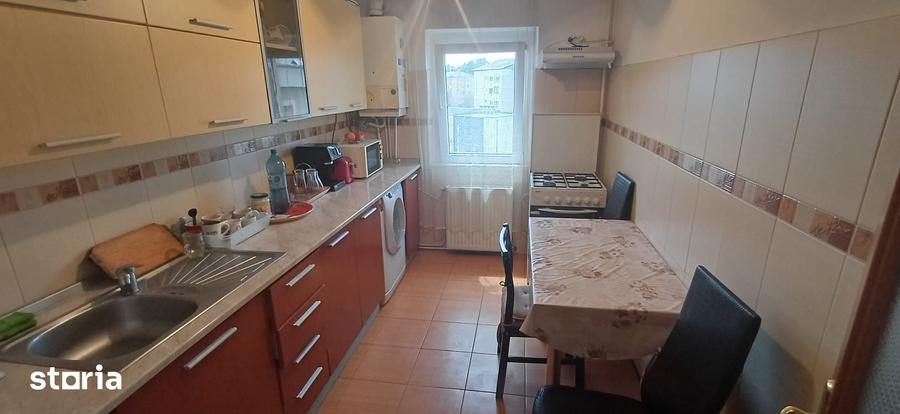 Apartament cu 3 camere decomandat în Traian