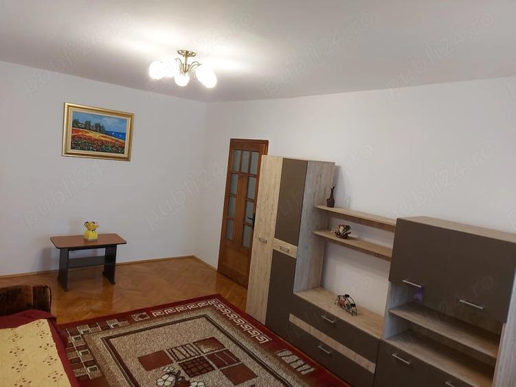 Apartament cu 3 camere decomandat în Complex Studențesc