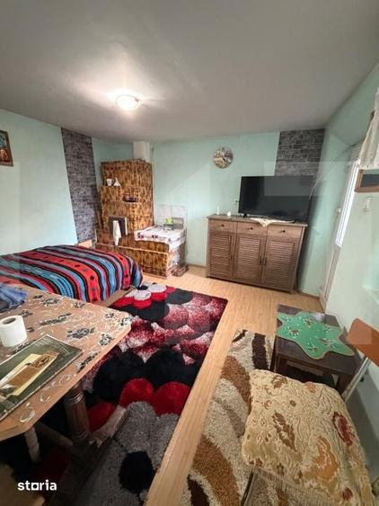 Casă cu 8 camere cu Teren 1300 Mp în Central