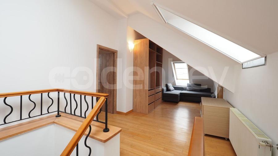 Duplex cu 5 camere cu Piscina în Iancu Nicolae