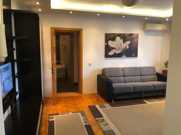 Apartament cu 3 camere semidecomandat în Bălcescu