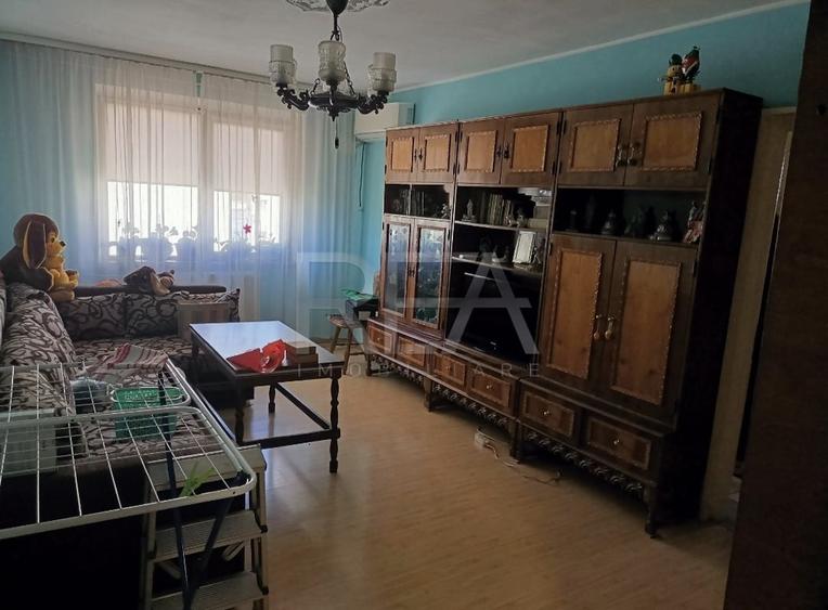 Apartament cu 4 camere semidecomandat, mobilat în Crângași