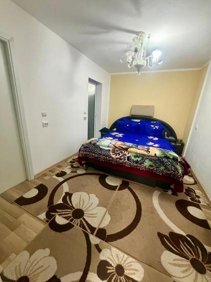 Casă individuală cu 9 camere cu Teren 600 Mp în Central