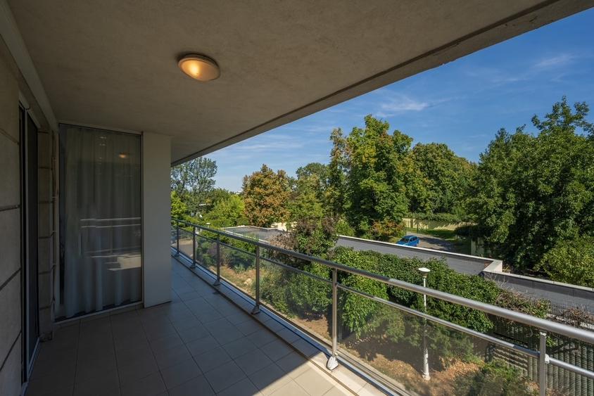 Apartament cu 4 camere decomandat în Primăverii
