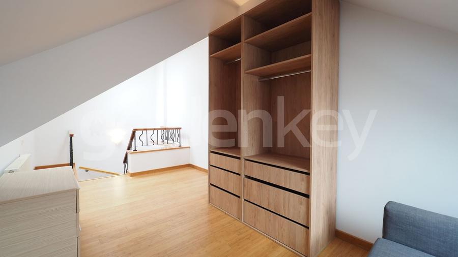 Duplex cu 5 camere cu Piscina în Iancu Nicolae