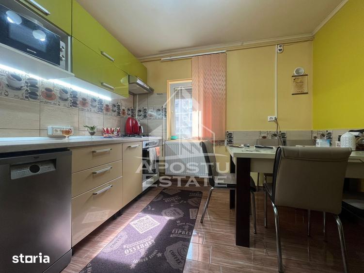 Apartament cu 3 camere decomandat în Confecții