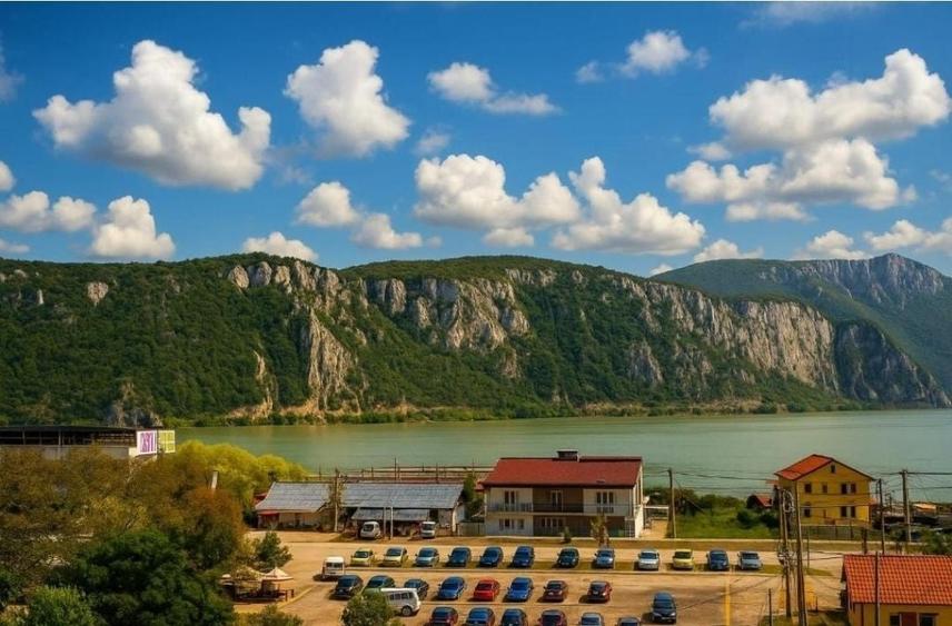Spațiu comercial, de 493 mp, în Dubova