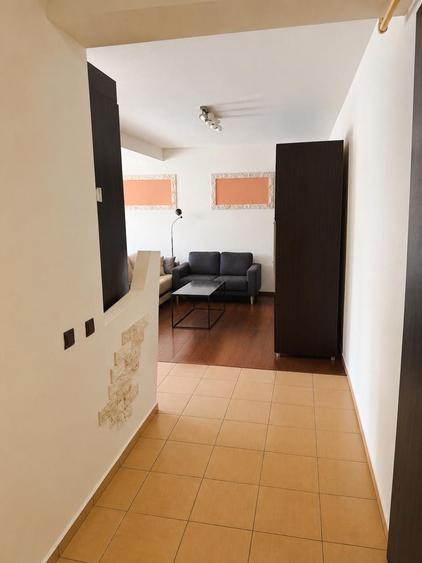 Apartament cu 3 camere decomandat în Florești