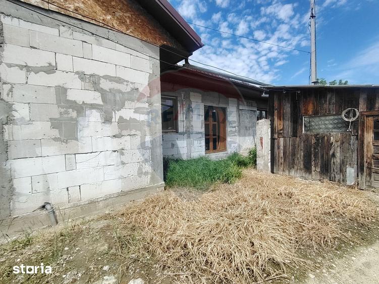 Casă cu 3 camere cu Teren 1326 Mp în Central