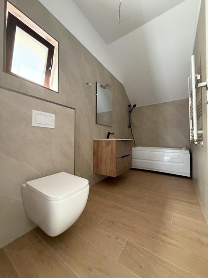 Duplex cu 4 camere cu Canalizare în Covaci