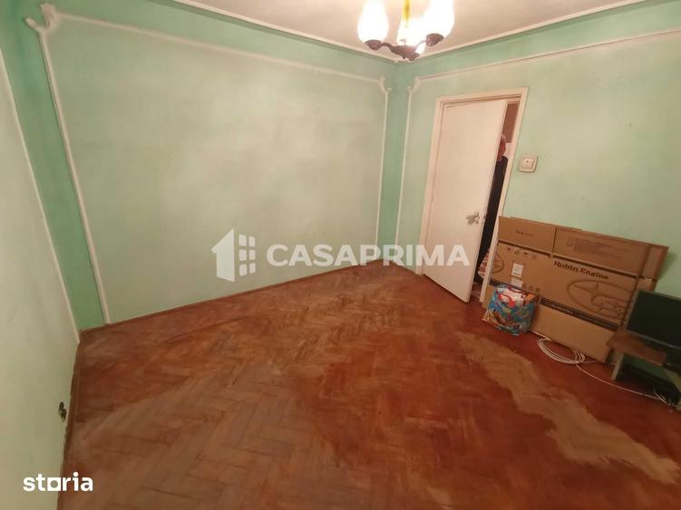 Apartament cu 3 camere semidecomandat în Vest