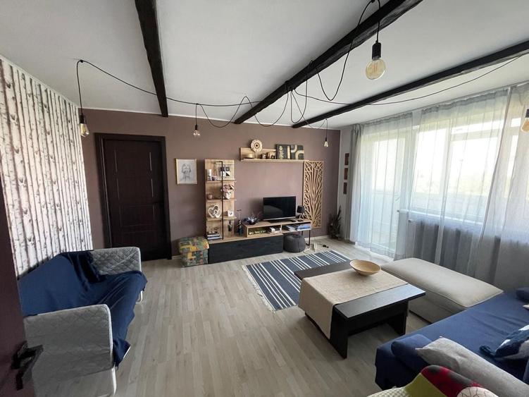 Apartament cu 3 camere decomandat în Drumul Taberei