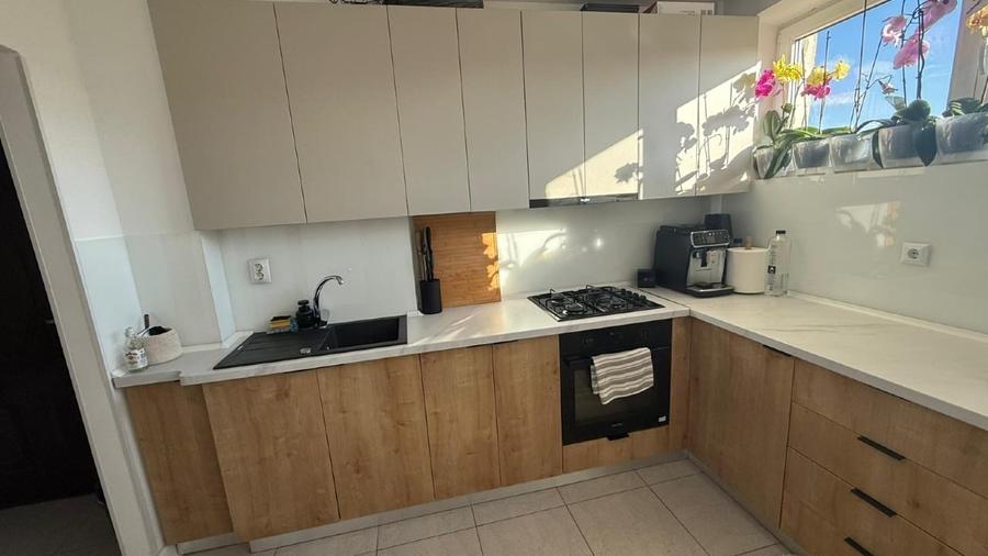 Apartament cu 3 camere semidecomandat, mobilat în Ștefan cel Mare