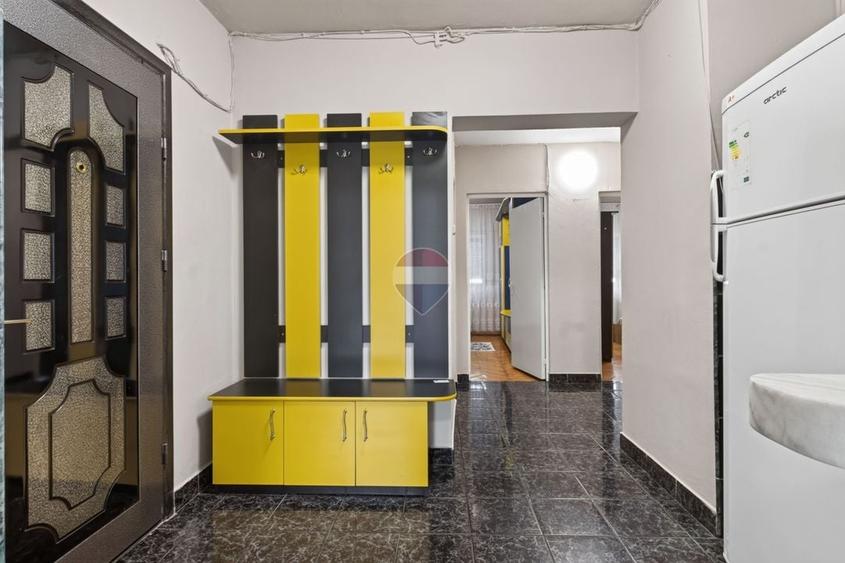 Apartament cu 3 camere semidecomandat în Aurel Vlaicu