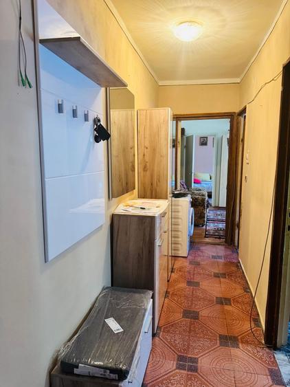 Apartament cu 3 camere semidecomandat în Calea Aradului