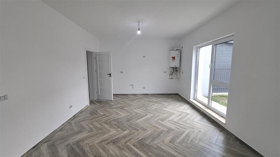 Duplex cu 4 camere cu Canalizare în Valea Lupului