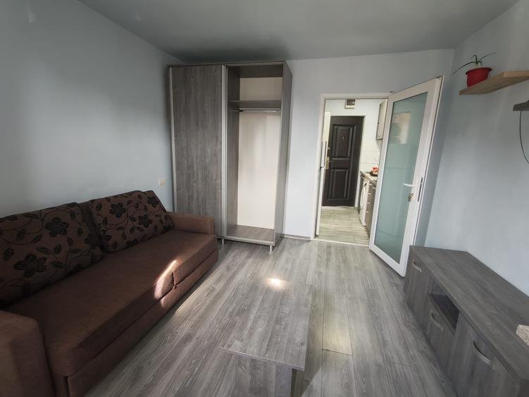 Garsonieră decomandată în UTA