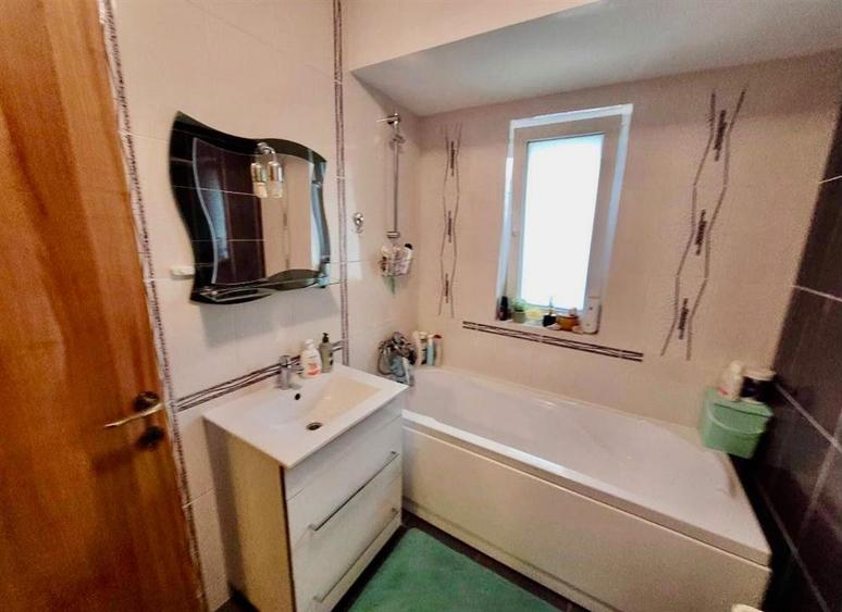 Apartament cu 3 camere decomandat în Păcurari