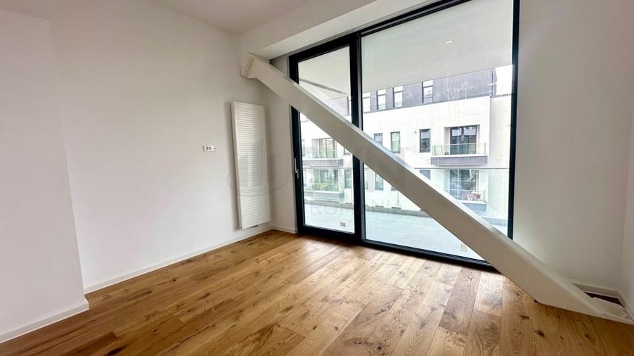 Apartament cu 3 camere semidecomandat în Aviației