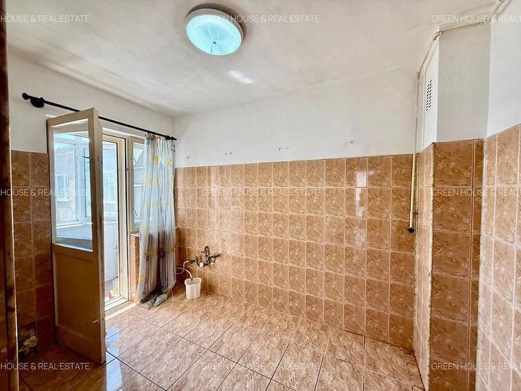Apartament cu 3 camere decomandat în Piața Centrală