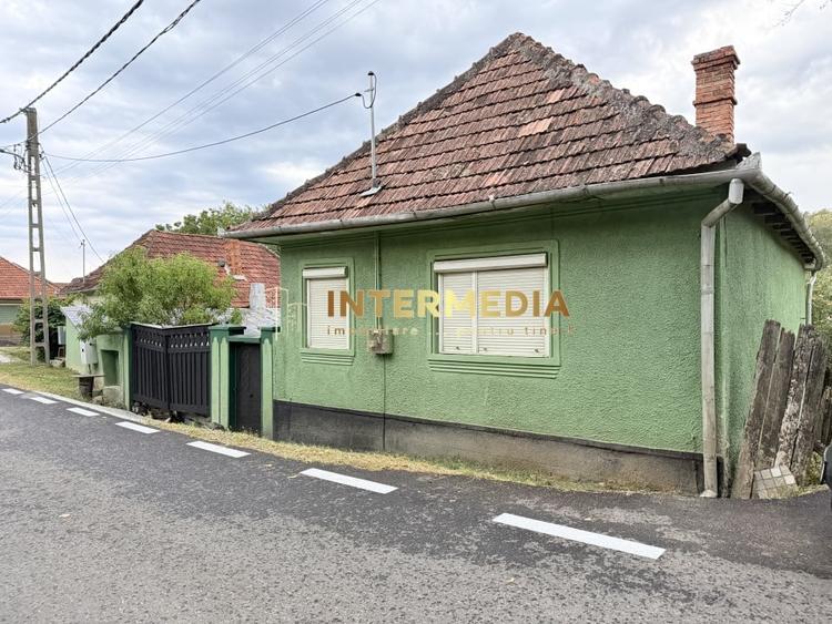 Casă individuală cu 3 camere cu Canalizare în Cricău