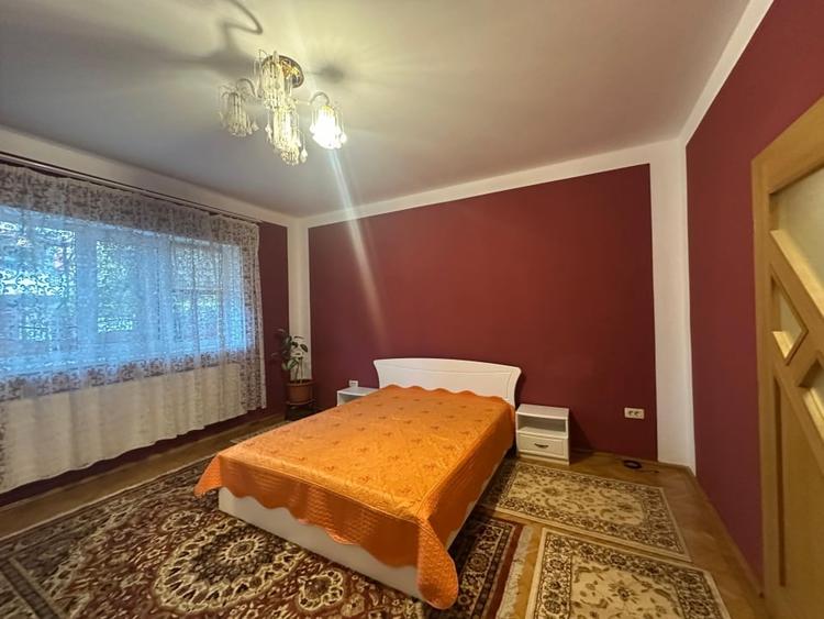 Apartament cu 3 camere, mobilat în Florilor